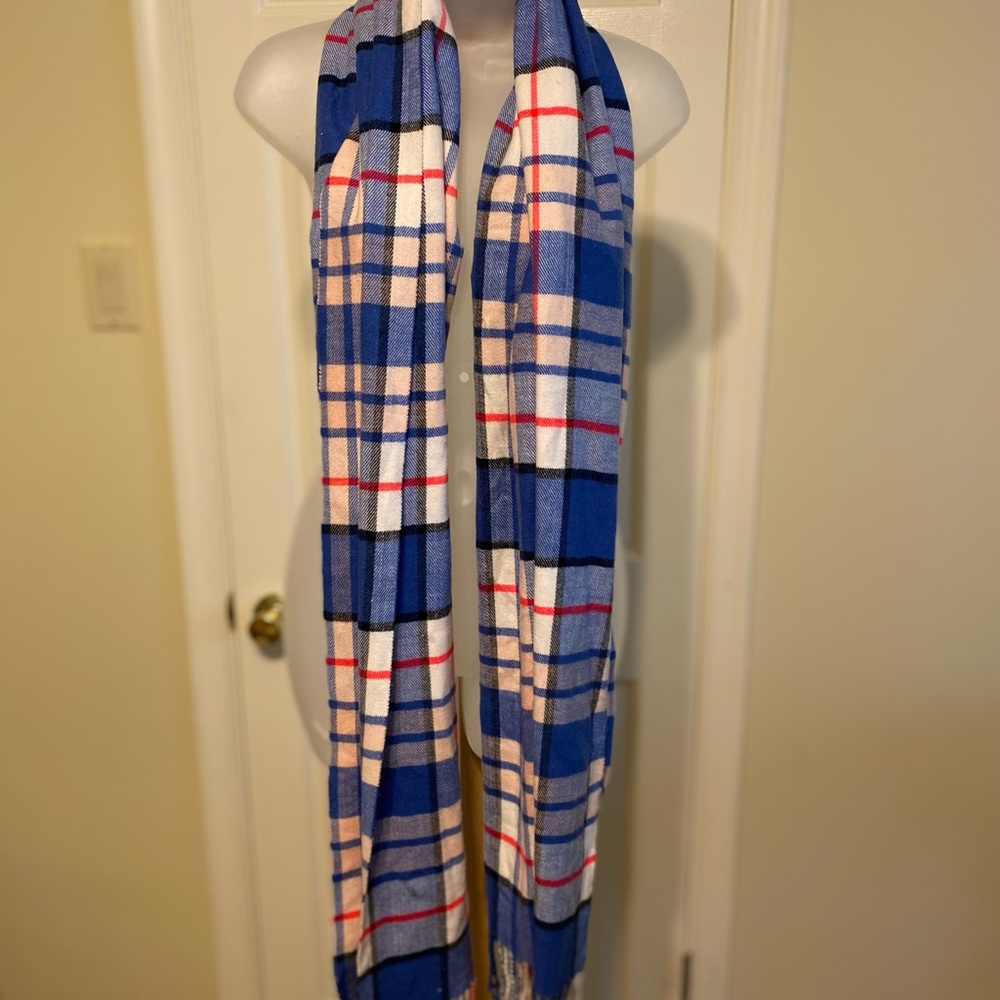 NWOT Oversized very soft long blue plaid scarf/wrap w/fringes, Size: 80”…